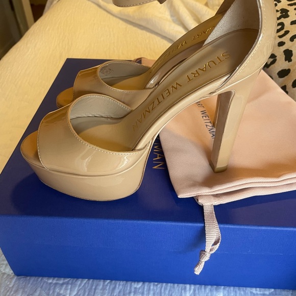 Stuart Weitzman - Picture 10 of 13